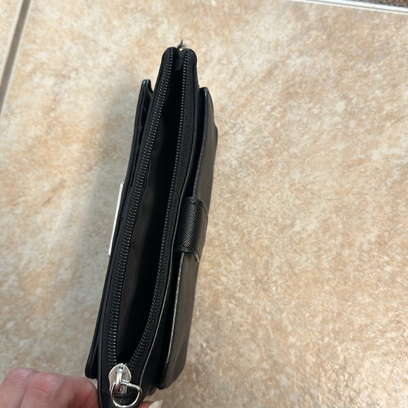 Guess wallet - Picture 3 of 4